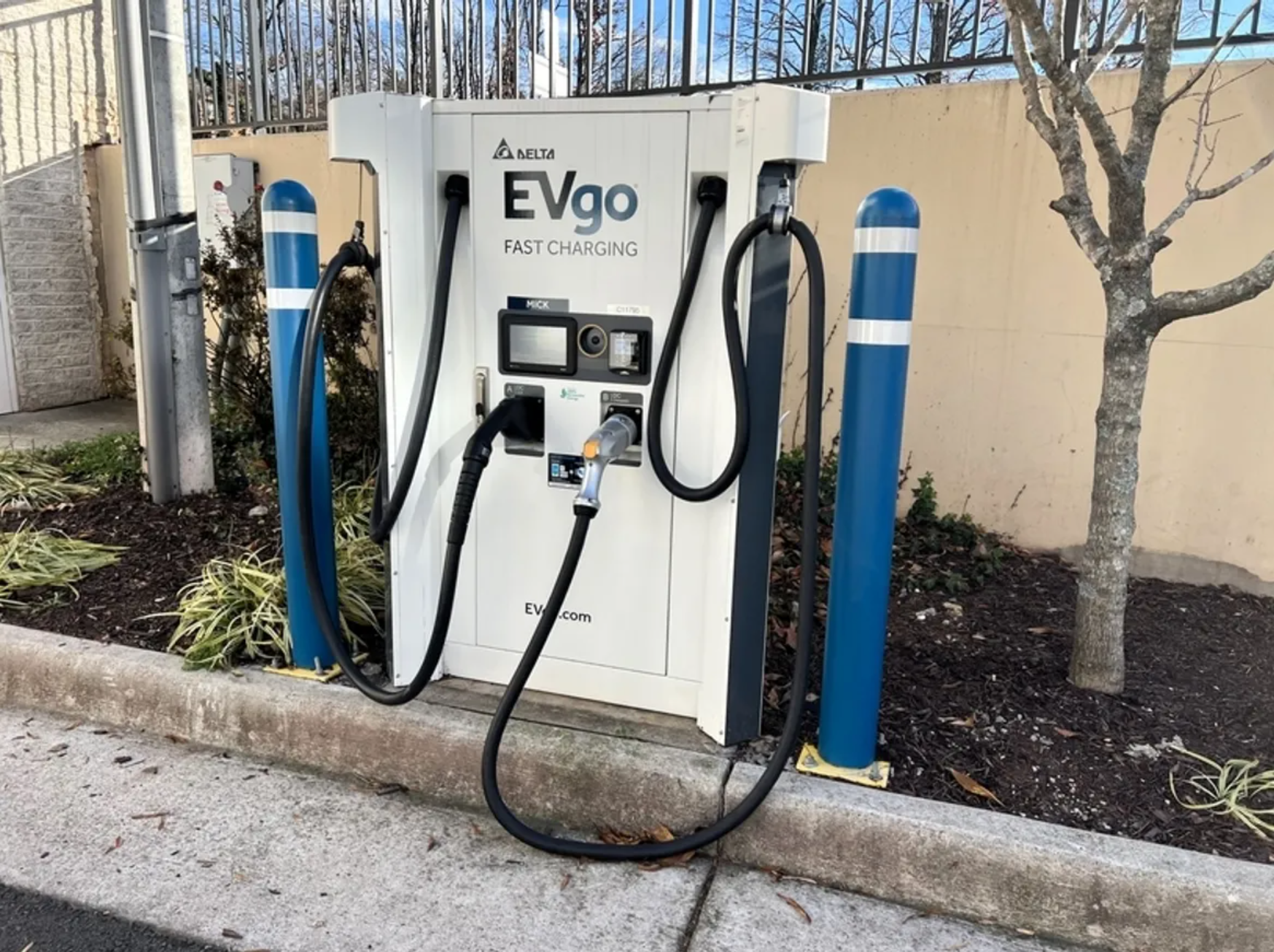 EV chargers have a big reliability problem. Can the government fix it?